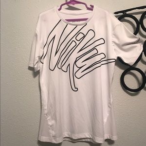 DRI-FIT NIKE T-SHIRT